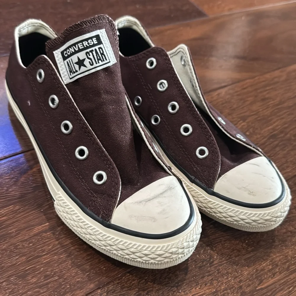 New all-star converse size 1 missing shoe laces